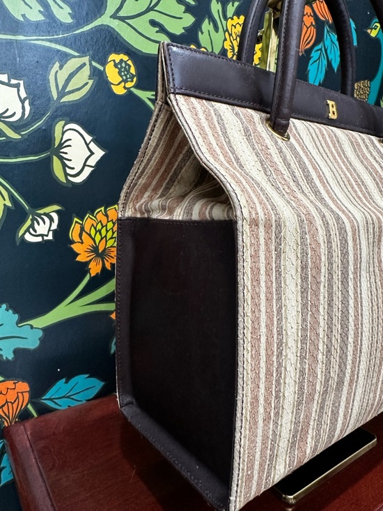 Vintage 1970s Bally Leather Lined Embossed Leather Tote - Picture 6 of 15